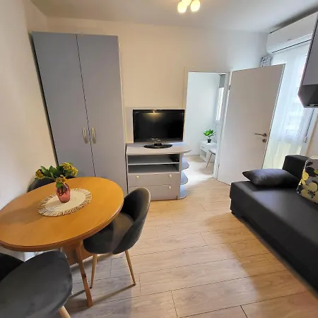 Mali U Centru Apartment *