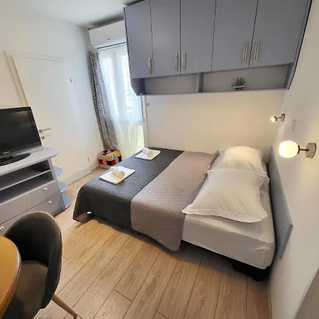 Apartment Mali U Centru *