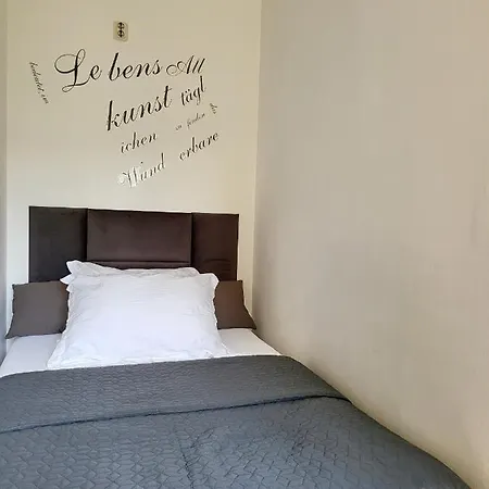 Mali U Centru Apartment