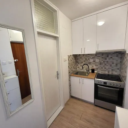 Apartment Mali U Centru *